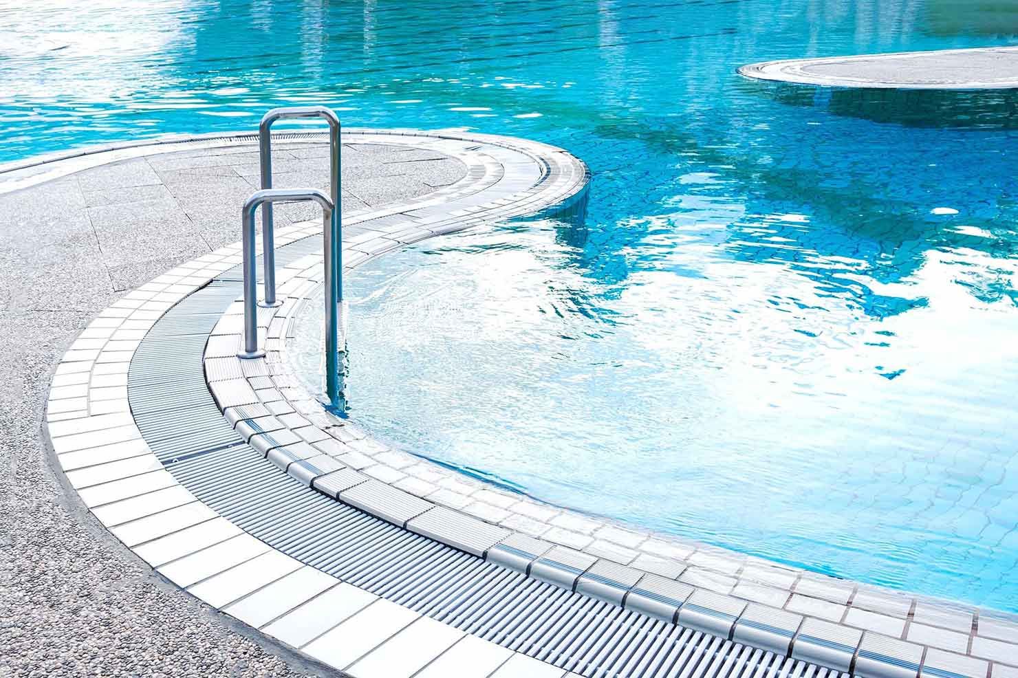 Crystal-clear backyard pool cared for by Billabong Pool Service in Maroochydore